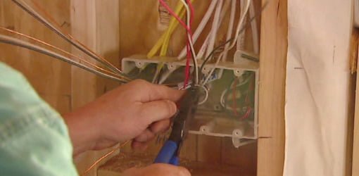 No lo haga usted mismo: proyectos que los propietarios deben evitar Conexión de cableado eléctrico