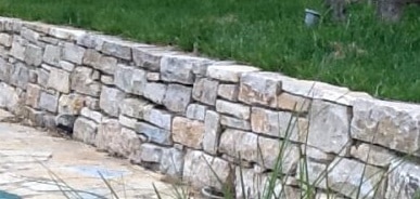 Cómo construir un muro de piedra seca
