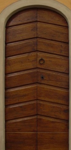 Cómo cubrir una puerta con tiras de abeto