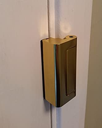 Foto de la cerradura de puerta de latón Viper: 12 veces más resistente que un cerrojo normal
