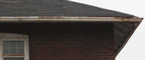 Una foto con unos canalones oxidados Algunas canaletas oxidadas