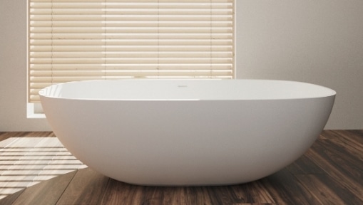 Una bañera exenta contemporánea.