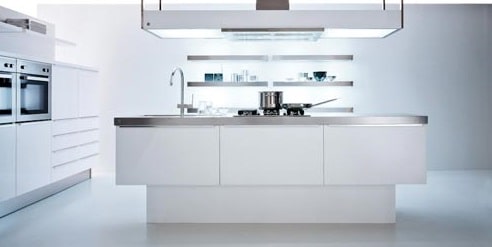 Cocina con isla con sistema eléctrico nuevo