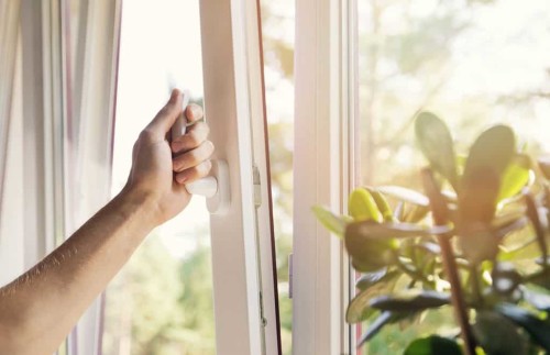 Un tipo de cierre de puerta o ventana: lea en el Blog de Edilnet cómo elegir la mejor puerta o ventana Cierre de ventanas en pvc