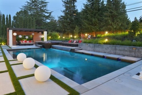 La piscina: lee la guía en el Blog de Edilnet con 10 ideas para el diseño de casas inteligentes 2. piscina