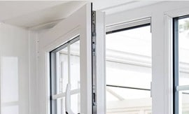 Imagen de nueva ventana de pvc blanco Imagen de ventana de pvc blanco