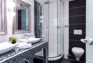 inodoro con azulejos baño suspendido