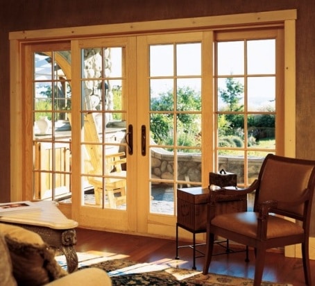 Ventanas correderas en madera maciza.