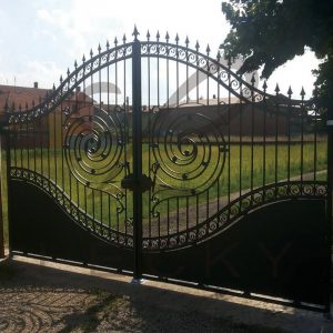 puerta de hierro forjado