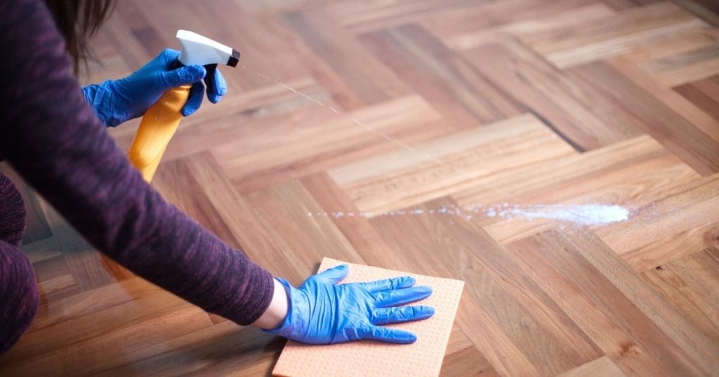 limpieza de parquet con tablones de roble