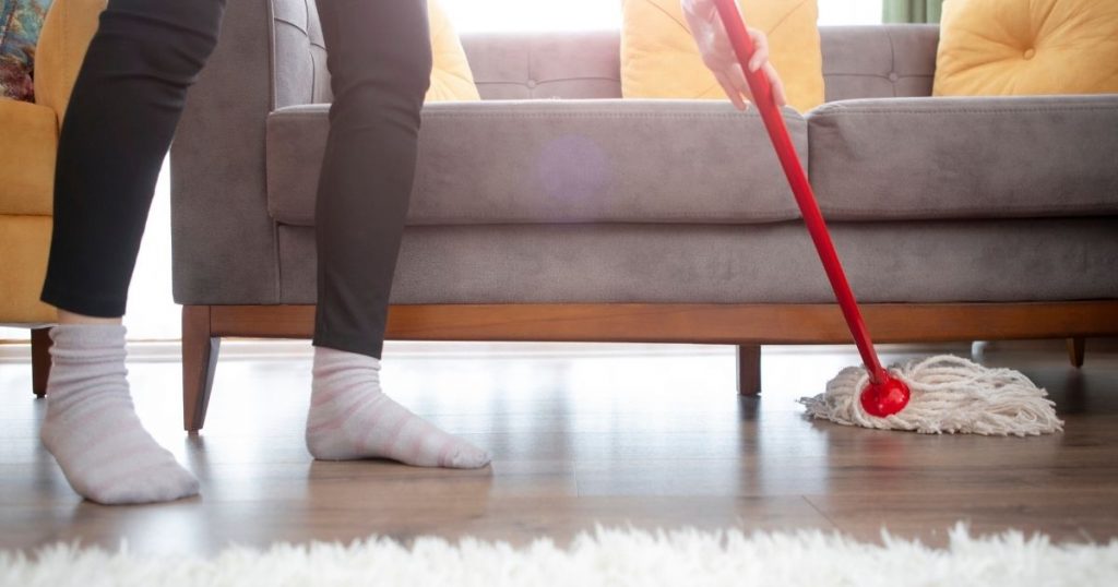 limpieza de parquet aceitado o barnizado