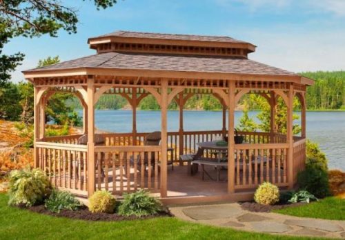 Una guía para elegir entre cenadores de madera o de hierro.